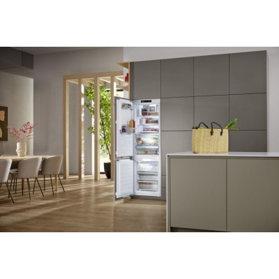 Встраиваемый холодильник с морозильником Miele KFN 7795 C