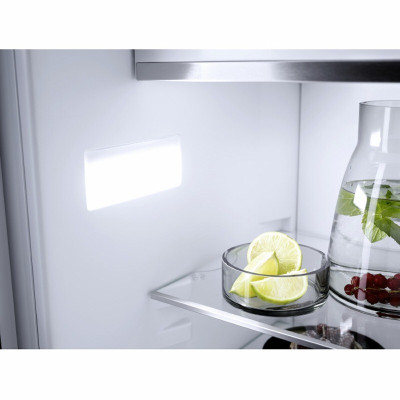 Встраиваемый холодильник с морозильником Miele KF 7731 D