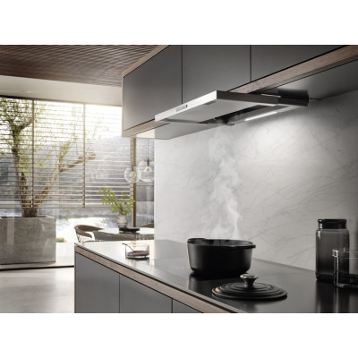 Встроенная вытяжка с плоской выдвижной панелью Miele DAS 2620