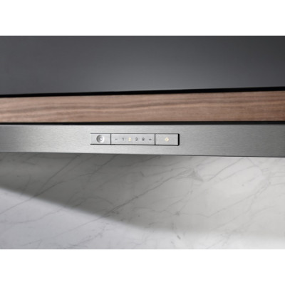 Встроенная вытяжка с плоской выдвижной панелью Miele DAS 2620