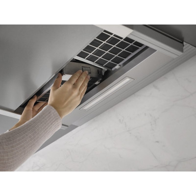 Встроенная вытяжка с плоской выдвижной панелью Miele DAS 2920