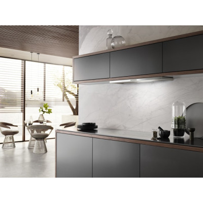 Встроенная вытяжка с плоской выдвижной панелью Miele DAS 2920