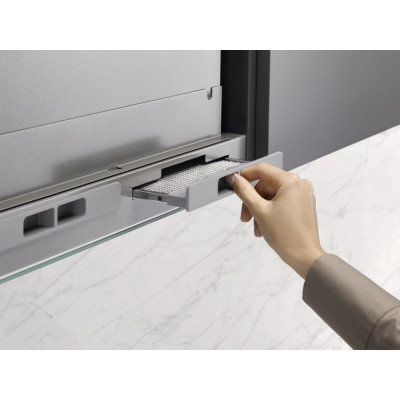 Встроенная вытяжка с плоской выдвижной панелью Miele DAS 4940