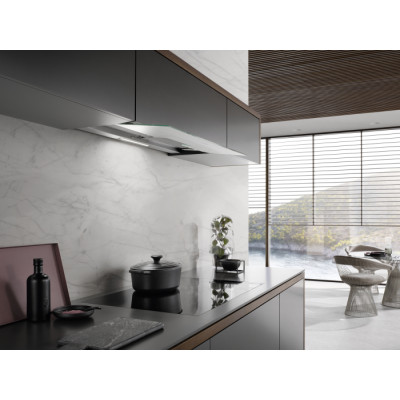 Встроенная вытяжка с плоской выдвижной панелью Miele DAS 4940